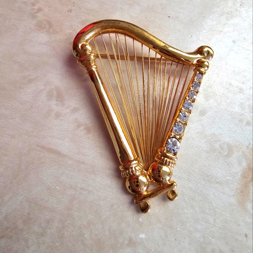 Vintage monet Broach